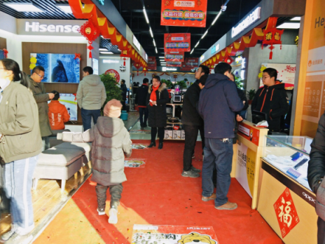 蘇寧易購直營店年貨節(jié)進(jìn)入選購高峰期，縣鎮(zhèn)消費(fèi)者嗨翻天