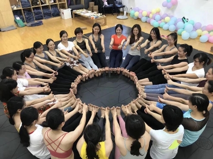 每日瑜伽APP-零基礎快速入門，讓你健康變美不再是夢！