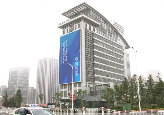 時(shí)間見證至真品質(zhì)丨艾比森戶外廣告大屏，讓深圳皇庭廣場(chǎng)持續(xù)綻放