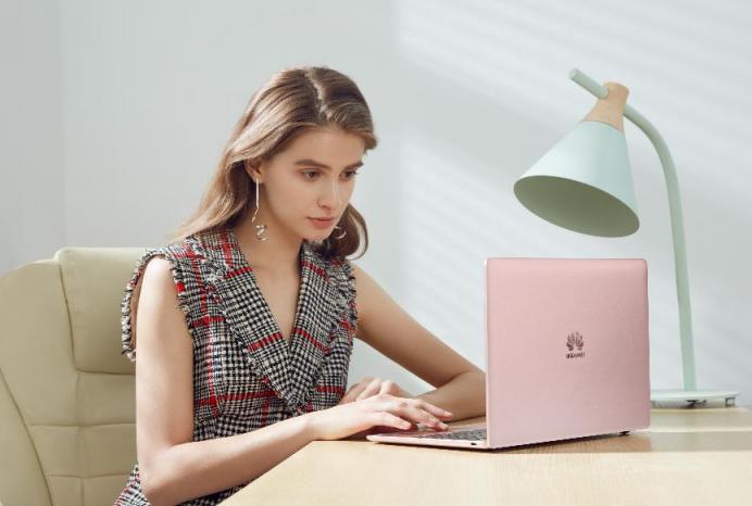 喜歡她何不送櫻粉金華為MateBook 13筆記本給她！