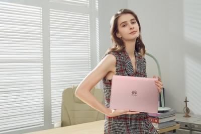 女王節(jié)，櫻粉金華為MateBook 13筆記本與她更配！