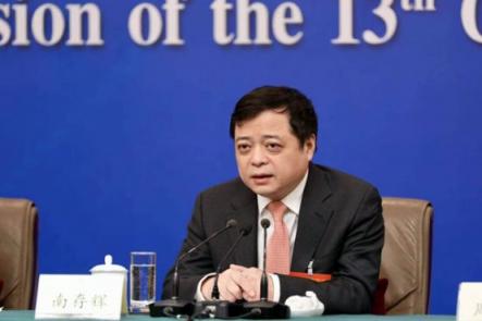 民營經(jīng)濟(jì)發(fā)展環(huán)境不斷優(yōu)化，企業(yè)家應(yīng)積極承擔(dān)三重責(zé)任
