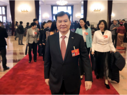 張近東的第17次兩會(huì)：在民營(yíng)企業(yè)的春天，許下一份承諾！