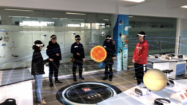 國內(nèi)首創(chuàng)！影創(chuàng)科技攜手建平中學(xué)打造K12混合現(xiàn)實(shí)全息教室