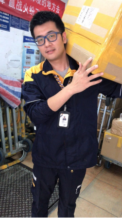 做快遞員讓他戒了“網(wǎng)癮”，還拿到10萬元金磚年終獎