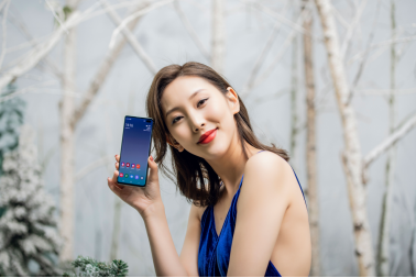 不止拍照性能強(qiáng)悍，三星Galaxy S10系列的屏幕更強(qiáng)大