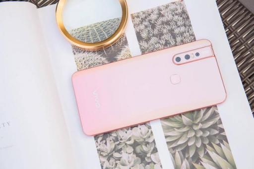 vivo S1寵愛粉強(qiáng)勢來襲，超強(qiáng)自拍發(fā)現(xiàn)更美的你