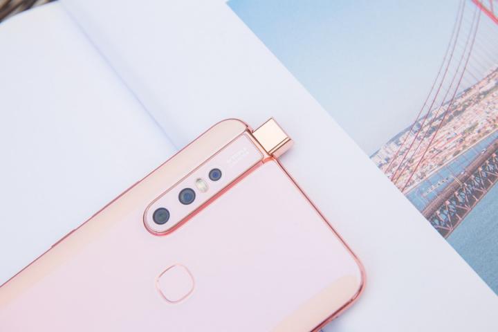 vivo S1寵愛粉強(qiáng)勢來襲，超強(qiáng)自拍發(fā)現(xiàn)更美的你