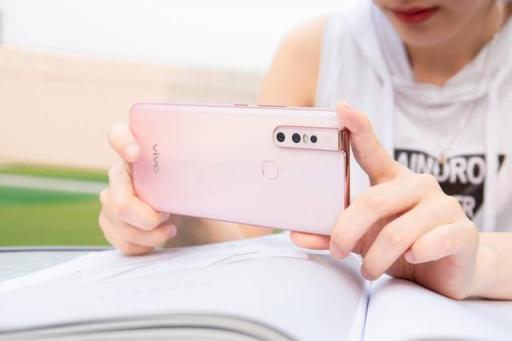 vivo S1寵愛粉強(qiáng)勢來襲，超強(qiáng)自拍發(fā)現(xiàn)更美的你
