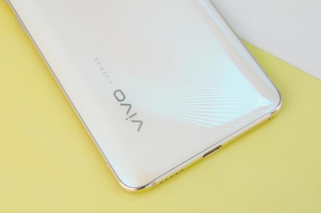 從此和挖孔屏說再見，vivo X27帶你領(lǐng)略真全面屏的魅力！