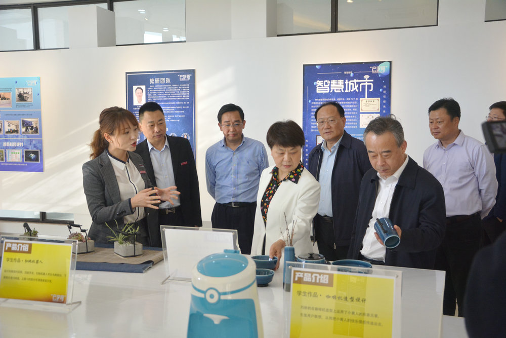 安徽省副省長王翠鳳調研賽為智能旗下安工大工商學院