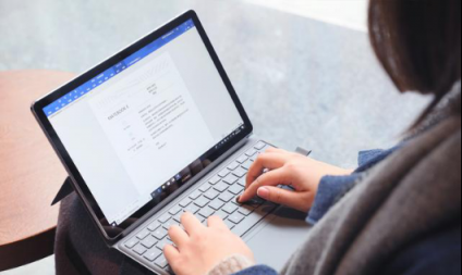 是誰拯救了需要在交通工具上辦公的你？是全新HUAWEI MateBook E