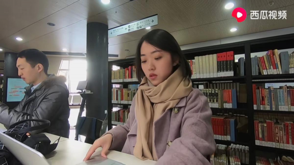 讀書(shū)、游學(xué)、拍vlog，清華女同學(xué)走紅西瓜視頻，活出青春最美模樣