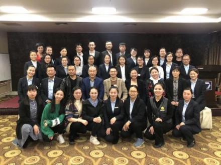 企業(yè)培訓(xùn)新思路， 中西方智慧強(qiáng)勢整合的提升之道