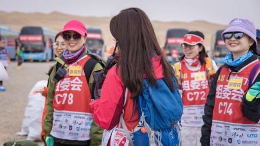 打破吉尼斯世界紀錄！極蜂為穿越 70 公里的沙漠之行保駕護航