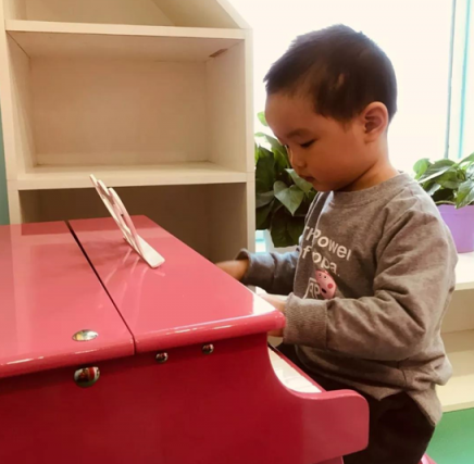如何對(duì)孩子進(jìn)行藝術(shù)啟蒙，芭迪熊親幼館建議這樣做