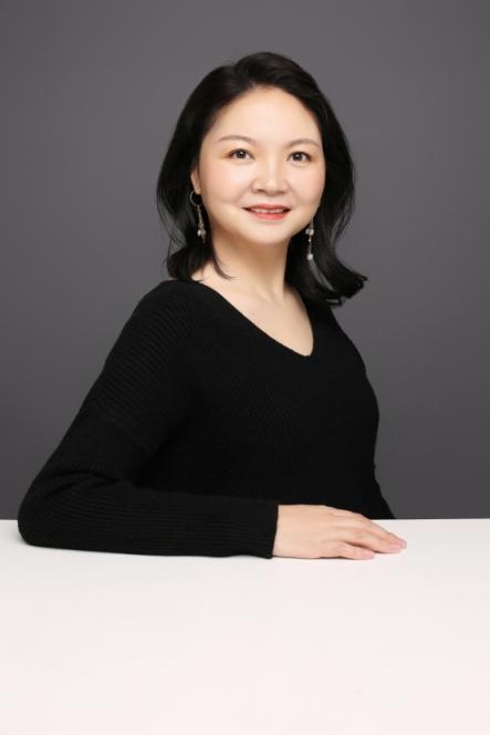 新拍檔遠(yuǎn)赴戛納電影節(jié)，“餐飲女王”搶灘登陸紅毯