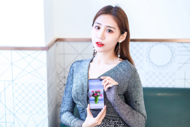 不止領(lǐng)先！三星Galaxy S10+比華為P30 Pro屏幕體驗出色太多