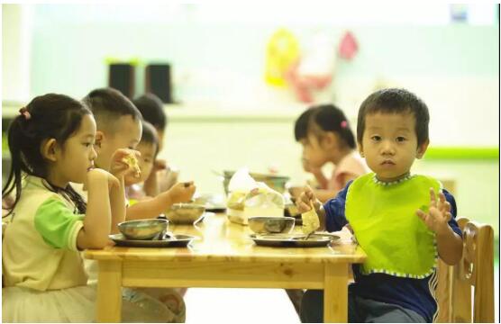 看了芭迪熊親幼館的午餐，才知道我家孩子輸在哪兒