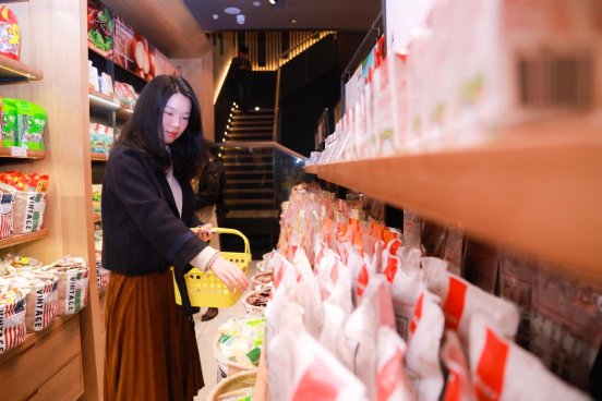 線(xiàn)下起家的良品鋪?zhàn)?靠消費(fèi)者研究造就零食王國(guó)