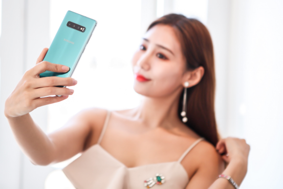 三星S10+與華為P30 Pro對(duì)比，誰的勝算更大一些？