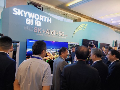 創(chuàng)維以8K+AIoT+5G重新定義電視發(fā)展方向，全球首臺(tái)8K AIoT 5G O