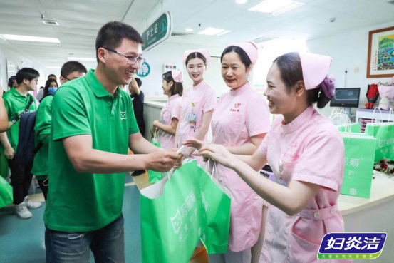 踐行大國品牌精神，婦炎潔512護(hù)士節(jié)花樣致敬醫(yī)護(hù)人員