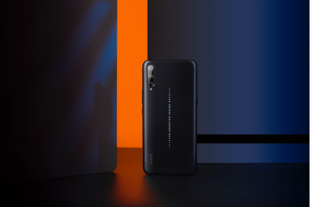 驍龍855+12GB+256GB，售4298，今天iQOO“騎士黑”開售