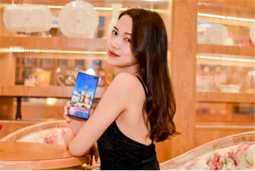 在三星Galaxy S10系列面前，屏幕是華為最大的痛