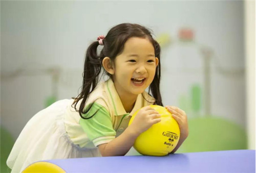 想讓孩子擁有強(qiáng)大的社交能力？芭迪熊親幼館建議你這樣做