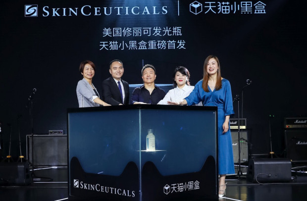 美國修麗可攜手天貓小黑盒首發(fā)“發(fā)光瓶”，樹立海外美妝行業(yè)新風(fēng)尚標(biāo)桿