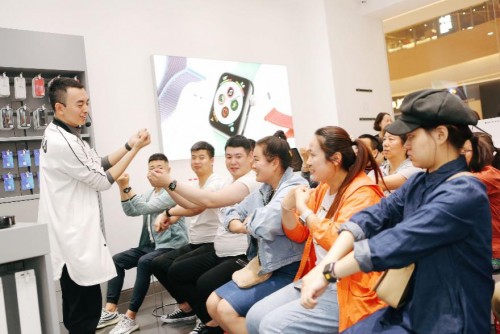 每日瑜伽帶你感觸Apple Watch 4運(yùn)動(dòng)場(chǎng)景下的貼心溫度