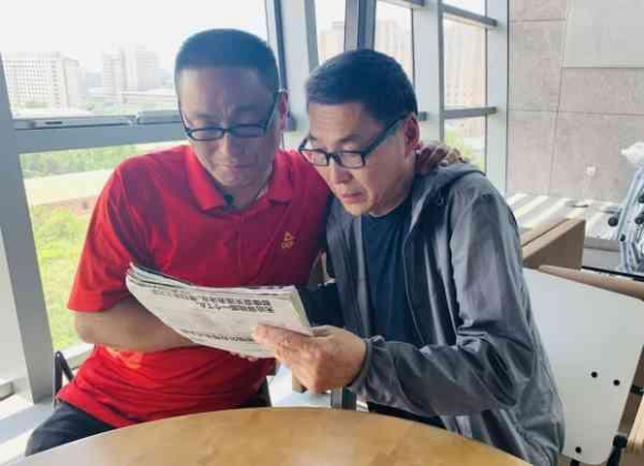 圓滿！熱心網(wǎng)友助力丟失25年老相冊(cè)神奇找到主人，揭開所有謎題