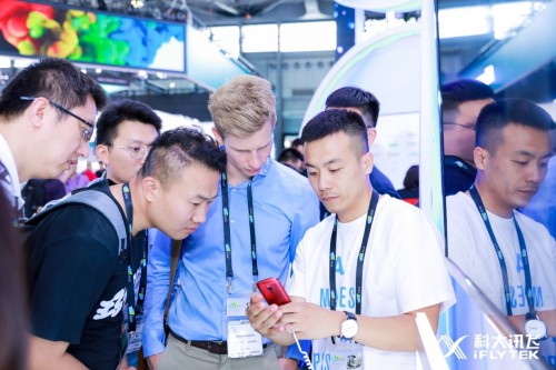訊飛翻譯機(jī)亮相CES ASIA 2019，專(zhuān)業(yè)技術(shù)閃耀全場(chǎng)
