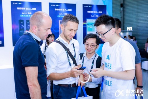 訊飛翻譯機(jī)亮相CES ASIA 2019，專(zhuān)業(yè)技術(shù)閃耀全場(chǎng)