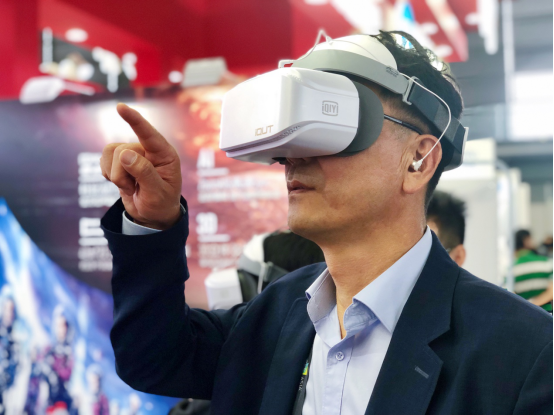 愛奇藝奇遇VR亮相CES Asia 2019，示范未來生活新方式