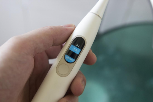 看得見的凈白！體驗(yàn)小米有品眾籌爆款Oclean X智能觸屏電動牙刷的真智能