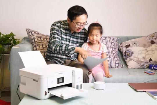 還在為家庭教育煩惱？ 愛普生智能套裝幫你三招搞定熊孩子