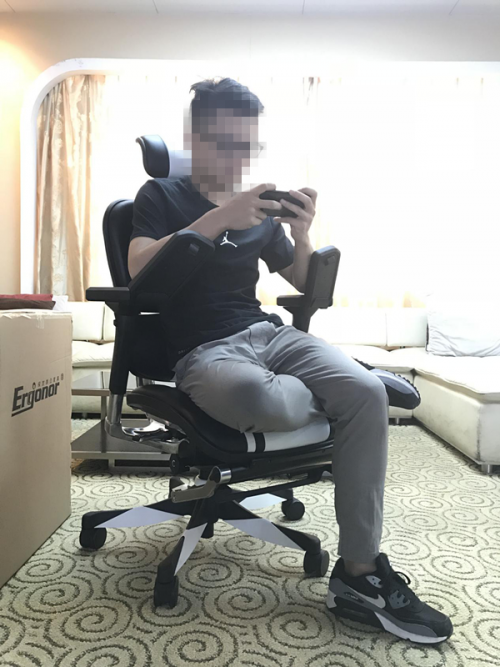 保友競賽型電競椅初體驗(yàn)：“一切為嬴而戰(zhàn)”