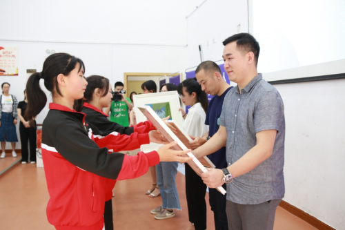 讓每個(gè)人享受科技 Rokid助力聽(tīng)障教育