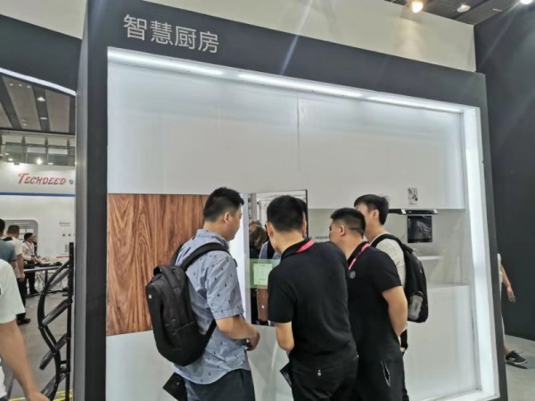 銳吉亮相建博會(huì) 推動(dòng)家居進(jìn)入全鏡智能時(shí)代！