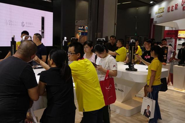 HUAWEI AI PASS攜手青稞智能鎖 驚艷廣州建博會(huì)