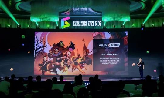 盛趣游戲率先交接，王佶時代三大戰(zhàn)略或?qū)⒏淖冇螒蚋窬?/></p><p>?</p><p>新文化戰(zhàn)略：科技賦能，“游戲+”平臺力量彰顯</p><p>寰寰姐的上海表妹，來北京過春節(jié)的第一要求，就是想去故宮。當(dāng)下，百年故宮成為網(wǎng)紅，說明傳統(tǒng)文化只要切中年輕人的“痛點”，更有發(fā)展?jié)摿?。這也是寰寰姐對盛趣游戲新文化戰(zhàn)略最有感觸的原因。</p><p>年輕人有著自己獨特的文化接收渠道，“網(wǎng)紅故宮”是一種，另一種則是游戲的土壤，推進游戲與文化的深度結(jié)合，打造新文化生態(tài)圈，弘揚中華民族文化與社會正能量，這就是盛趣游戲的新文化戰(zhàn)略。</p><p>韻文博鑒就是盛趣游戲新文化領(lǐng)域新布局，其核心業(yè)務(wù)為“互聯(lián)網(wǎng)+中華文明”，重點實施項目為“文物加”平臺。中國(海南)南海博物館、河南博物院、安徽博物院、恭王府博物館作為合作博物館代表，將與盛趣游戲開啟數(shù)字化文化資源新篇章。在這個“文物加”平臺上，集合了國內(nèi)78家博物館的文物大數(shù)據(jù)，是國內(nèi)最大的傳統(tǒng)文化內(nèi)容平臺。</p><p>此外，在傳統(tǒng)文化IP與游戲產(chǎn)業(yè)的結(jié)合方面，盛趣游戲也在不斷進行探索?！队圆省肥⑷び螒蛲瞥龅囊豢罱Y(jié)合瓷器制作工藝的功能游戲。本作從中國古代72道制瓷工序中精選出其中最為精彩的釉彩工序，并對釉彩相關(guān)知識進行了生動的解讀和處理，可以讓用戶在手機上高度還原制作瓷器的過程，并能直接下單定制自己制作的瓷器作品。</p><p>通過游戲的方式，讓中國文化走向年輕人群、走向更廣大的市場，盛趣游戲的目標(biāo)也在于此。盛趣游戲“科技賦能文化” 定位還依托的是其網(wǎng)絡(luò)游戲的產(chǎn)業(yè)優(yōu)勢，比如，盛趣游戲還與驢媽媽、聯(lián)想來酷科技、秦漢胡同、派銳美科筆業(yè)、相宜本草、共禾京品、萬事利、寶瓷林等眾多行業(yè)領(lǐng)先企業(yè)與品牌合作，共同打造文化賦能產(chǎn)業(yè)聯(lián)盟，為文化內(nèi)容真正走入大眾生活進行自我賦能。</p><p>更深來看，不僅是“文物加”平臺，包括整個盛趣游戲的新文化戰(zhàn)略，都在走出游戲與傳統(tǒng)文化結(jié)合的新路，更讓游戲擺脫過去的一些“不良”標(biāo)簽，對整個游戲產(chǎn)業(yè)的未來發(fā)展都有探索意義。</p><p>拿下年輕人就拿下未來，游戲作為年輕人的基礎(chǔ)文化，“游戲+”平臺將來還會發(fā)揮更大價值。從這個角度來看，王佶被稱為“目前中國新文化產(chǎn)業(yè)變革的推動者之一”，的確是名符其實。</p><p>結(jié)語</p><p>“從即刻起，我們要將過去的榮譽與成就統(tǒng)統(tǒng)‘歸零’”，王佶不僅有著清醒認知，還有著野心，他曾經(jīng)說到：“盛趣要角逐游戲前三強。”</p><p>此前，騰訊和網(wǎng)易牢牢占據(jù)游戲行業(yè)雙雄位置，是第一梯隊，盛趣游戲是第二梯隊的領(lǐng)頭羊。而現(xiàn)在，王佶的目標(biāo)顯然不止于此，盛趣游戲要進入前三強，改變雙雄格局，讓游戲行業(yè)進入三國時代。</p><p>曾經(jīng)的盛大游戲、也是此刻的盛趣游戲，是中國最早的游戲企業(yè)，沒有之一。幾經(jīng)周折之后，今天的盛趣游戲不僅率先完成了領(lǐng)導(dǎo)人的交接，在“游戲老炮”王佶的率領(lǐng)下，更是定下了三個目標(biāo)，一是從A股最大的游戲公司成長為全球游戲領(lǐng)軍企業(yè)，二是創(chuàng)造一個可持續(xù)發(fā)展的新文化產(chǎn)業(yè)的新型業(yè)態(tài)，三是占據(jù)文化發(fā)展的制高點，更好地在激烈的世界文化競爭中掌握主動權(quán)。</p><p>王佶不僅給盛趣帶來了新發(fā)展引擎，未來可期，也給游戲行業(yè)帶來了諸多新思考。</p><p>當(dāng)下的游戲行業(yè)，更需嬗變升級。</p>              	<p style=