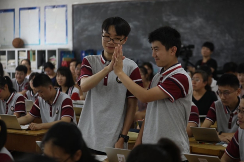 從無人問津到海內(nèi)外教育人士紛紛取經(jīng)，這所學(xué)校做對了什么？