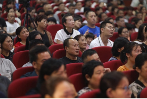 從無人問津到海內(nèi)外教育人士紛紛取經(jīng)，這所學(xué)校做對了什么？