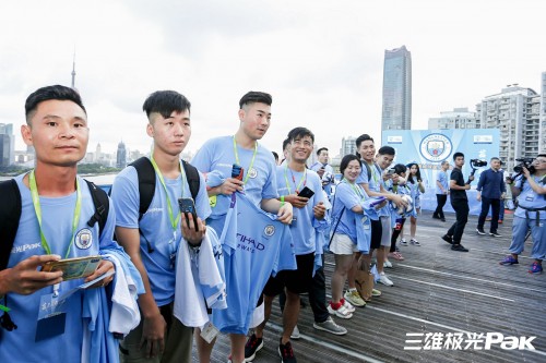 薩內(nèi)B席都來見面會了！三雄極光實力寵粉
