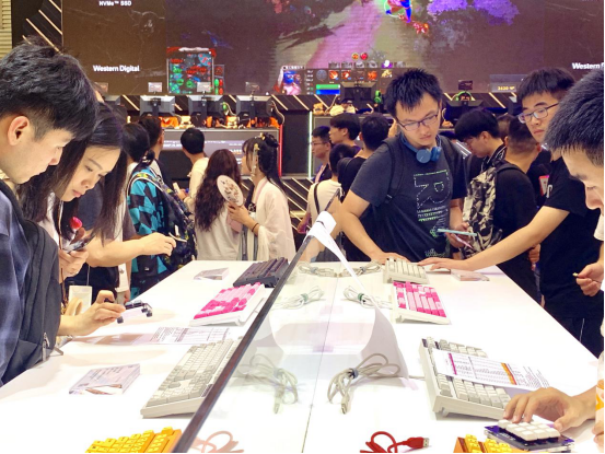 REALFORCE HELLO KITTY限量版鍵盤，ChinaJoy首亮相