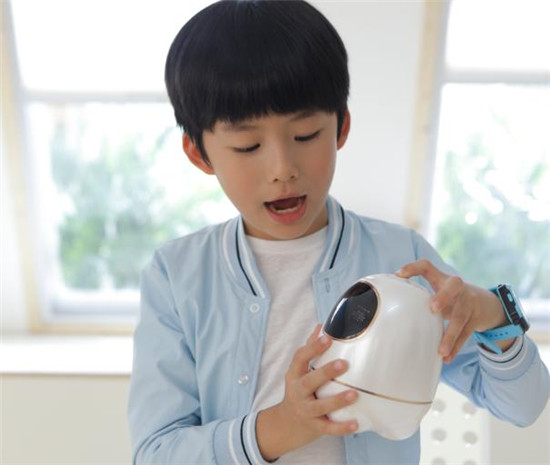 教育機器人哪個好？技術(shù)擔(dān)當(dāng)阿爾法蛋?S用AI走入孩子心靈