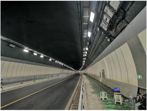 亨鑫新型漏纜助鐵塔、聯(lián)通、電信5G隧道覆蓋 實現(xiàn)手機高速應(yīng)用