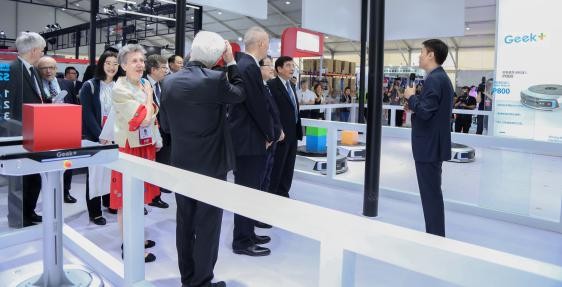 極智嘉受邀參加2019世界機器人大會,國家領導蒞臨指導
